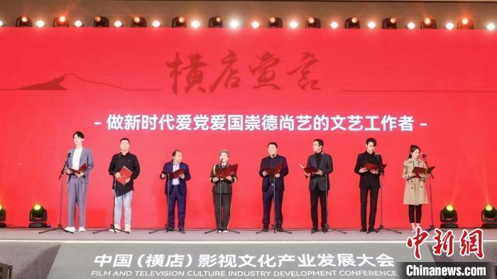 救援时尚的女孩